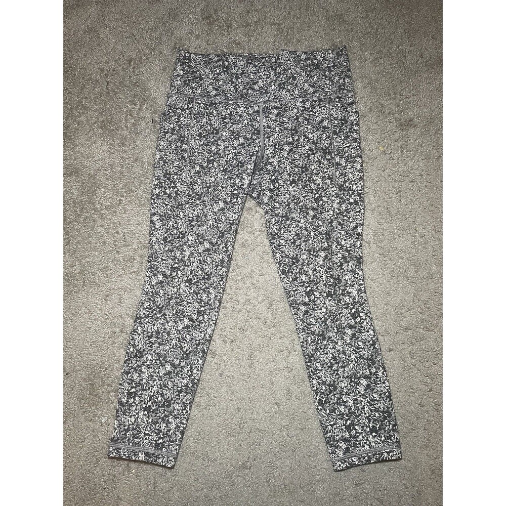 Athleta Size M Salutation Stash Pocket 7/8 Tights Floral Black White Classic